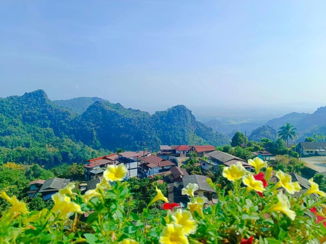 Oasis Phamee Bed & Breakfast Ban Pha Mi Exterior photo